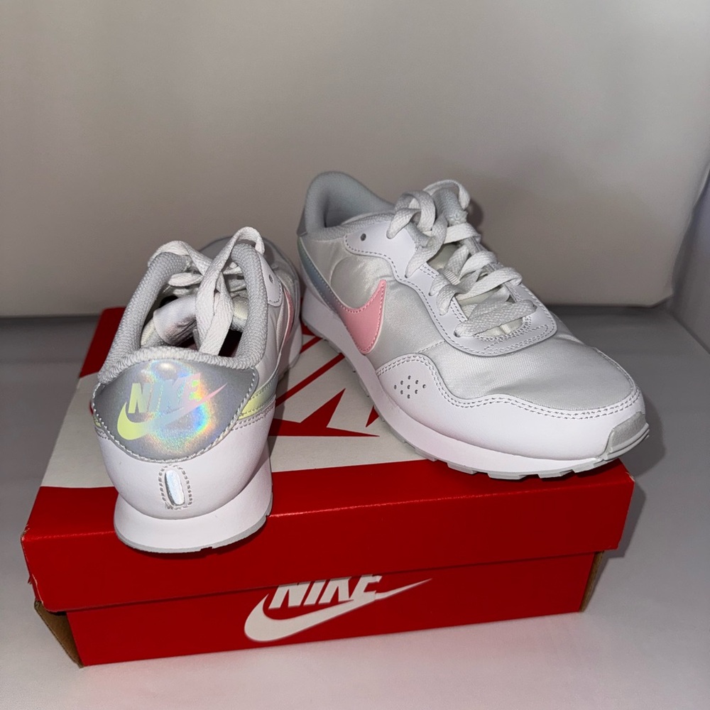 Girls Nike MD Valiant Sneaker